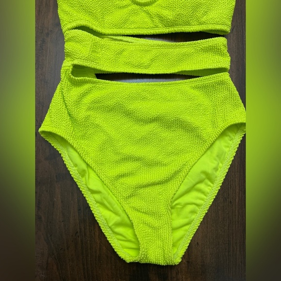 Bar III Cut Out One Piece Swimsuit Size S Chartreuse Lime Green Neon Monokini - Picture 8 of 16